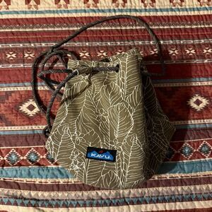 Kavu bucket crossbody bag